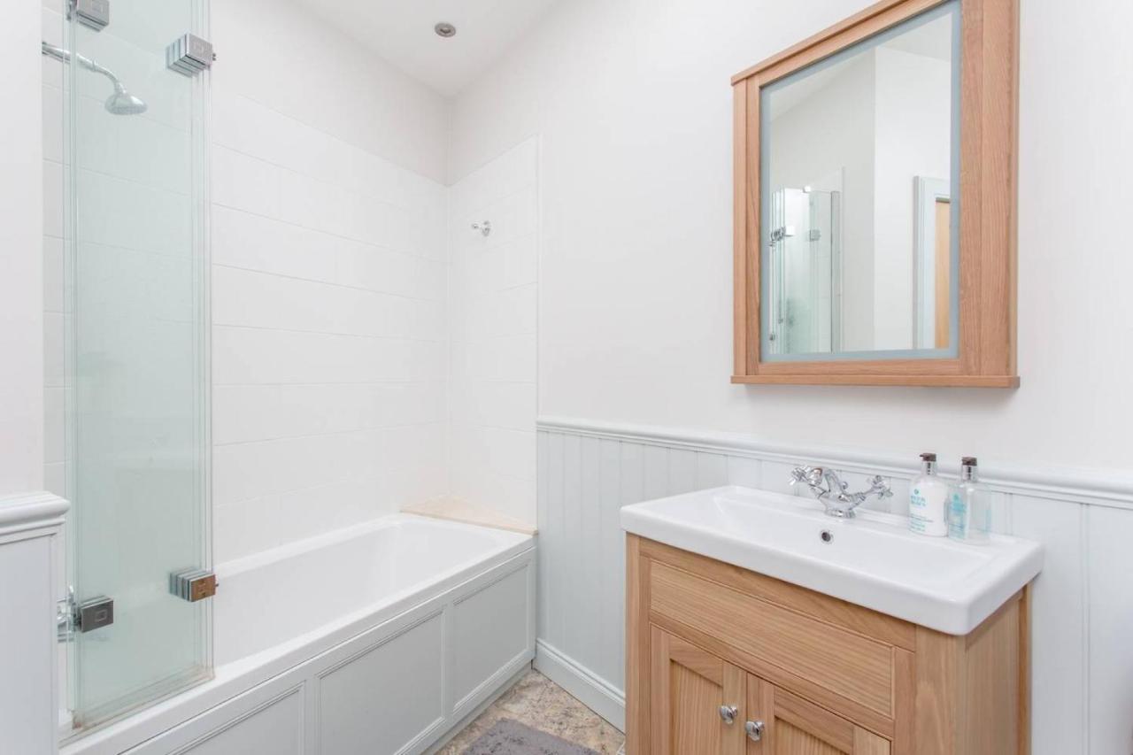 אדינבורו Joivy Stylish Apt In Trendy New Town Location מראה חיצוני תמונה